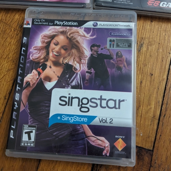 PS3 Singstar 1 and 2 and Disney sing it with Singstar microphone - Picture 4 of 7